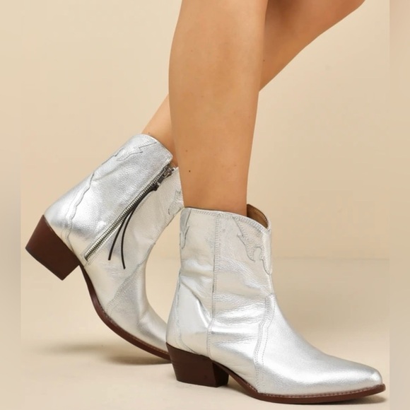 Free people New Frontier Silver Leather Western Ankle Booties Sz Euro 38.5/8.5 - Picture 1 of 12